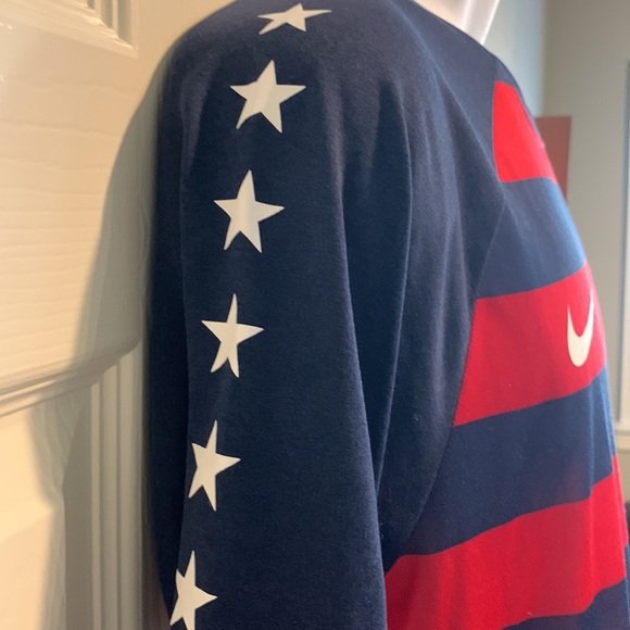 Nike Dri-Fit sports shirt - Picture 2 of 5